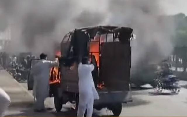 Lahore Pick up Fire 