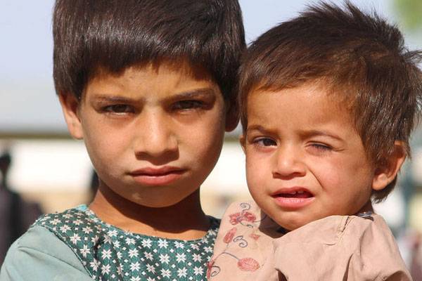 afghan children in camps