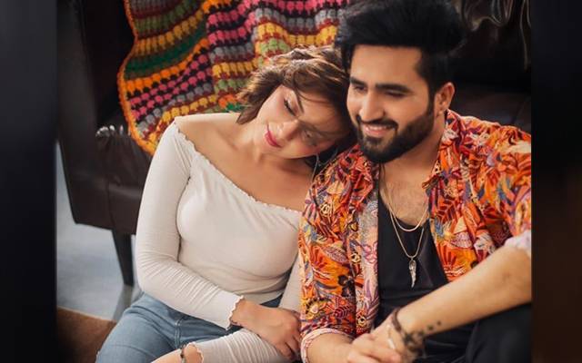 alizeh shah & falak new pic