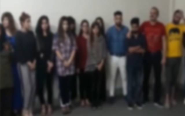 پولیس کا فحاشی کے اڈوں پر چھاپہ، 21 مرد و خواتین گرفتار