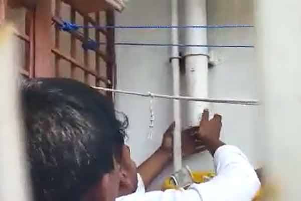 bribe currency recovered from pipe in engineer home bangloro india