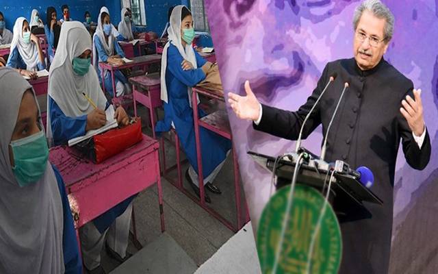 Federal Minister talking about schools