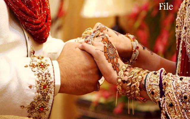 بھارتی گلوکار نے پری زاد سے شادی کرلی