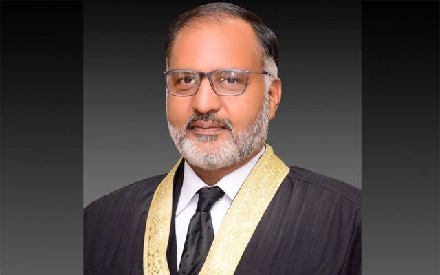 جسٹس ثاقب نثار میری گردن کے پیچھےتھے۔ شوکت صدیقی