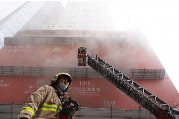 fire,hongkong,trade,centre,300,trapped,city42,