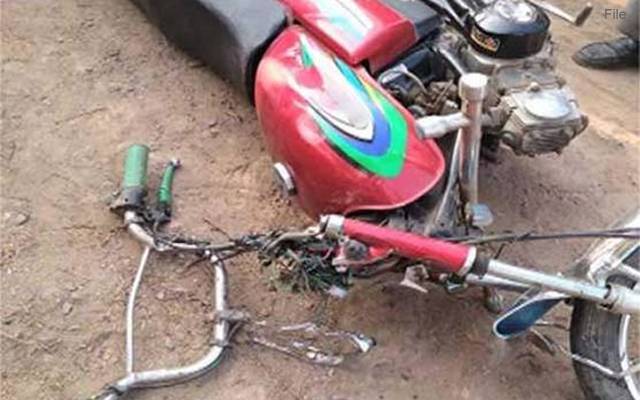 Man fall down to the flyover in lahore