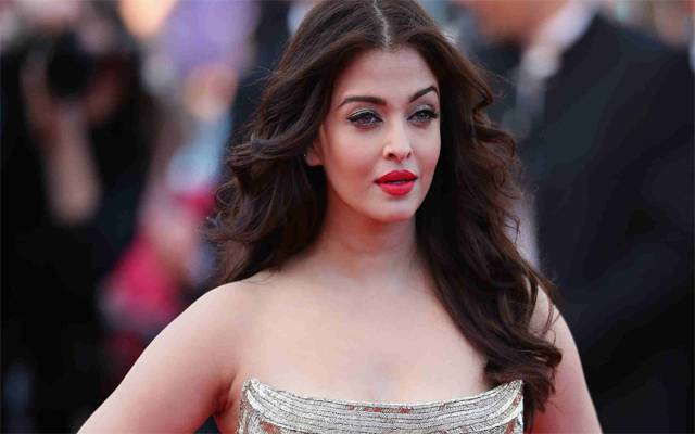 Aishwarya Rai Under pump 