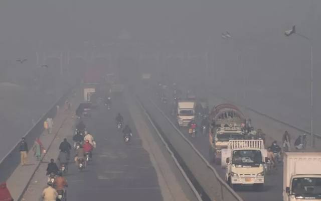 professor huma kiyani said smog is very dangerous for eyes