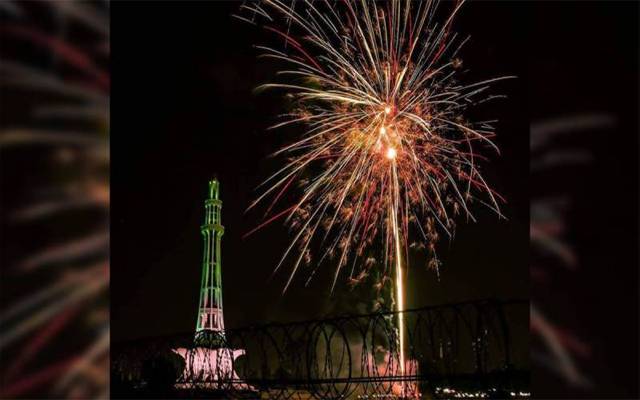  زندہ دلان لاہور کا نئے سال کے استقبال کیلئے خوب جشن