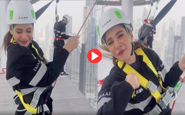 Ayesha Omar enjoying in Dubai