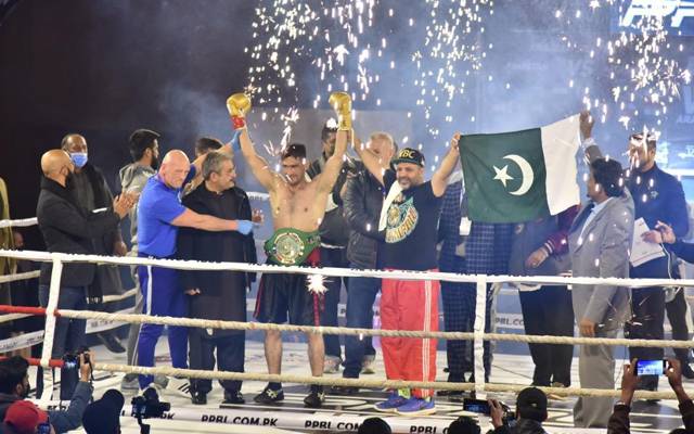 Pakistani boxer Muzaffar Khan wins