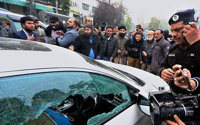 lahore police officer on murder spot