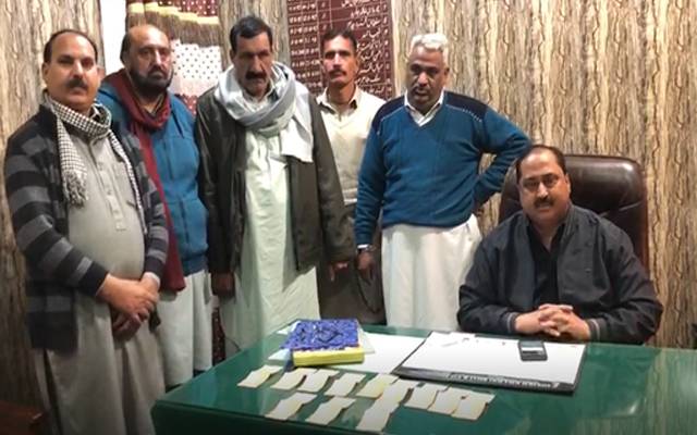 Police taking bribe