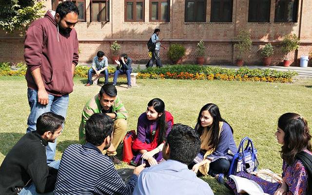 لڑکوں،لڑکیوں کی ایک ساتھ کلاسز پر عائد پابندی پہ یوٹرن