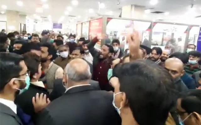 جناح ہسپتال میدان جنگ بن گیا