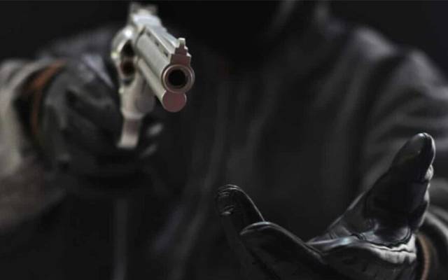 Man injured during dacoity,lahore