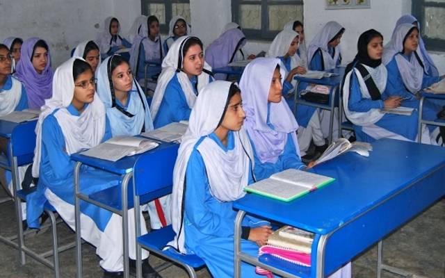 سکولوں میں طلبہ کی حاضری کتنی ہوگی؟ نئی تجویز سامنے آگئی؛ فیصلہ کل متوقع