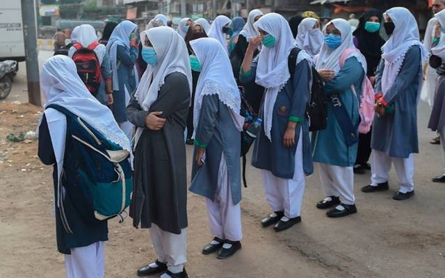 اگست کی بجائے اپریل میں نیا تعلیمی سال شروع کرنے کا عندیہ