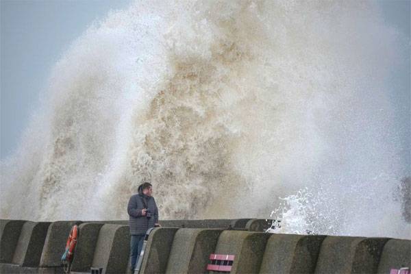 برطانیہ میں طوفان 'یونس' نے تباہی مچا دی