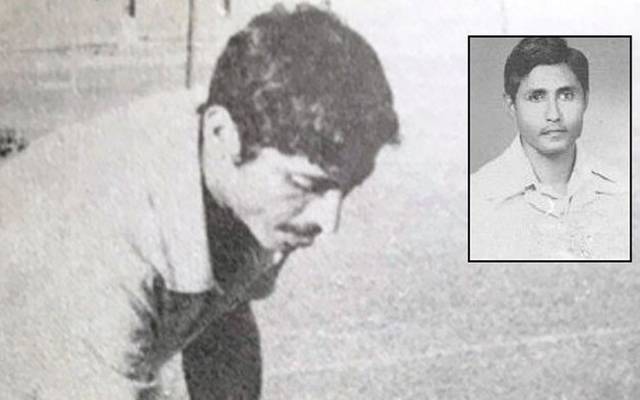 Former national hockey team center forward Abdul Waheed Khan has passed away.