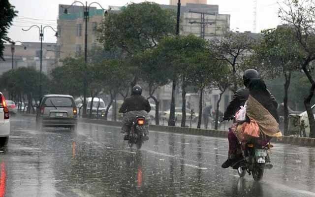 لاہور کے مختلف علاقوں میں بوندا باندی ، خنکی بڑھ گئی