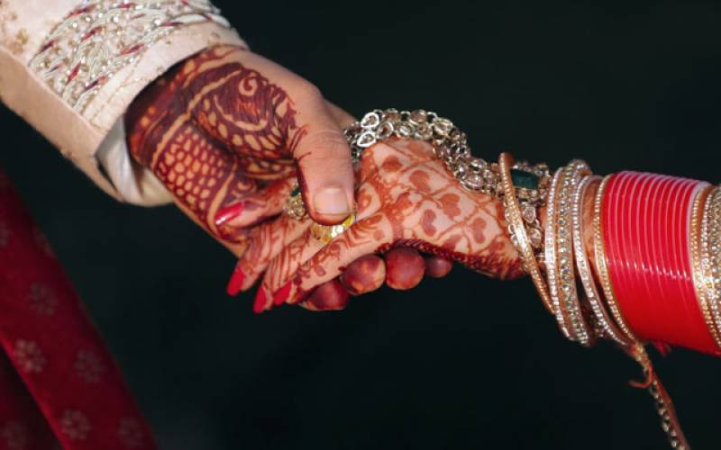فیس بک دوستی ، بھارتی لڑکی نے پاکستان آکر شادی کرلی 