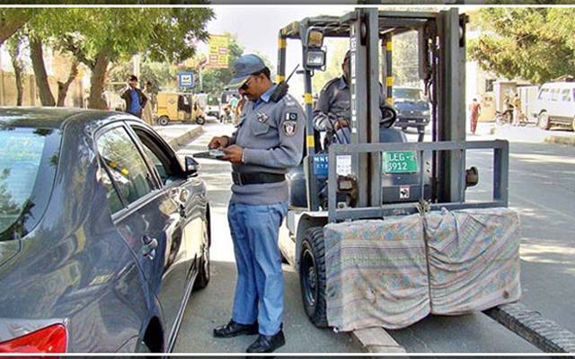 144 مرتبہ ٹریفک قوانین کی خلاف ورزی کرنیوالی گاڑی کو دھر لیا گیا، 72 ہزار جرمانہ