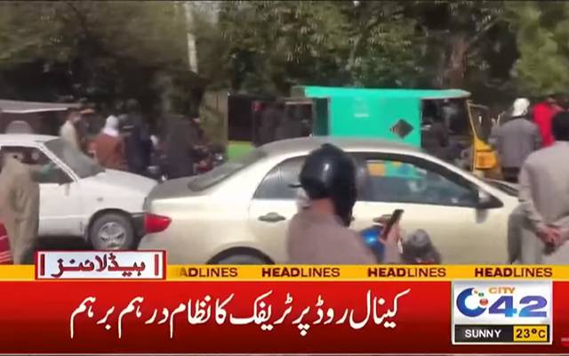 پنجاب یونیورسٹی میدان جنگ۔۔۔ پولیس کا لاٹھی چارج، شیلنگ، 6 افراد زخمی