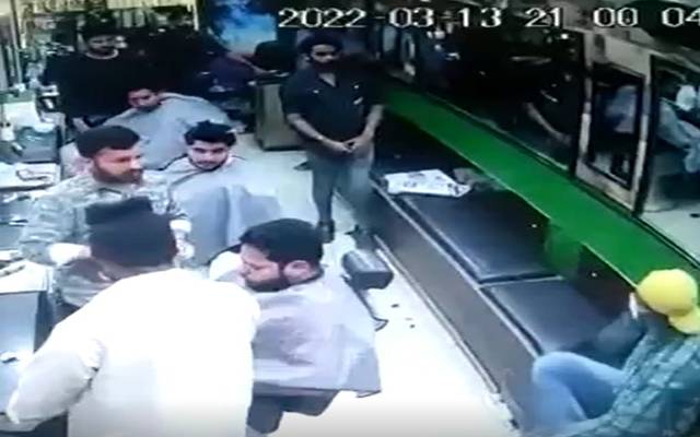 robbery in saloon of lahore
