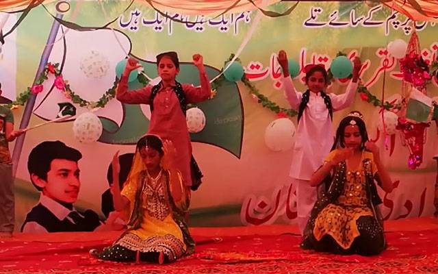سکولوں میں بہیودہ ڈانس اور سپیکرز پر گانے سننے پر پابندی عائد
