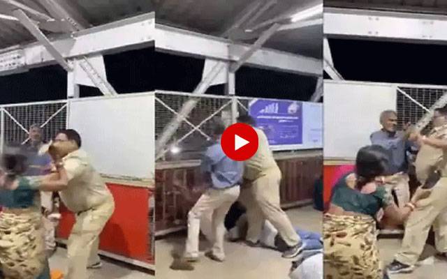 خاتون نے چپل سے پولیس اہلکار کی پٹائی کرڈالی، ویڈیو وائرل