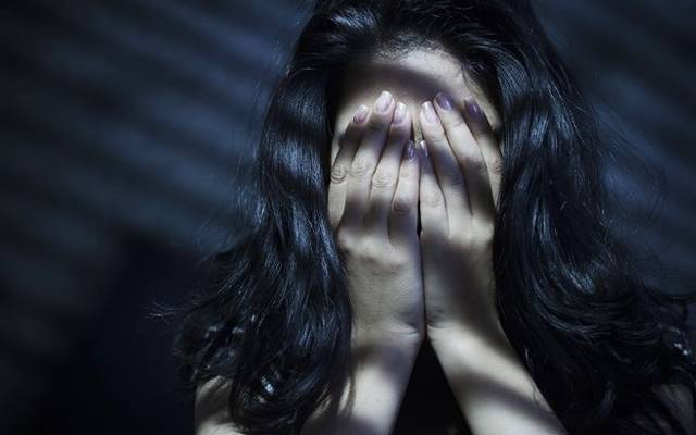 درندوں کی نرس کیساتھ اجتماعی زیادتی، نیم برہنہ حالت میں سڑک پر چھوڑ کرفرار