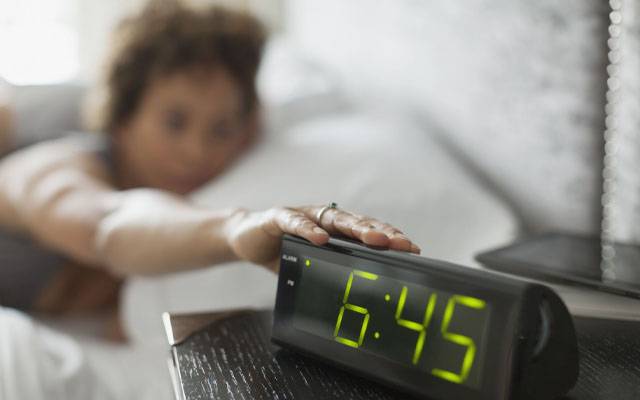 نیند سے بیداری کیلئے کون سا الارم فائدے مند ہے؟سائنسدانوں نے بتادیا