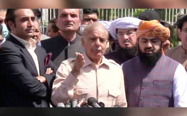 بنی گالہ میں جادو ٹونےکیلئے منوں کے حساب سے مرغیوں کا گوشت جلایا جاتا ہے،شہباز شریف