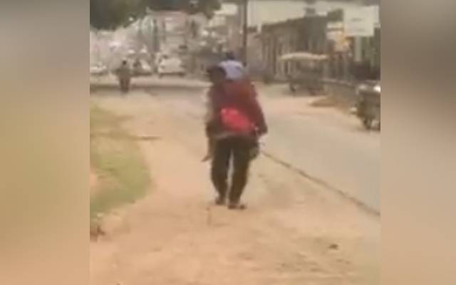 Indian,girl's,deadbody,on shoulder