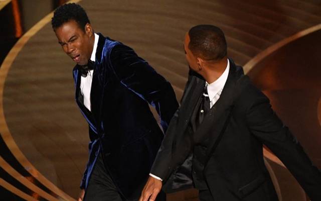 Will Smith hits Chris Rock