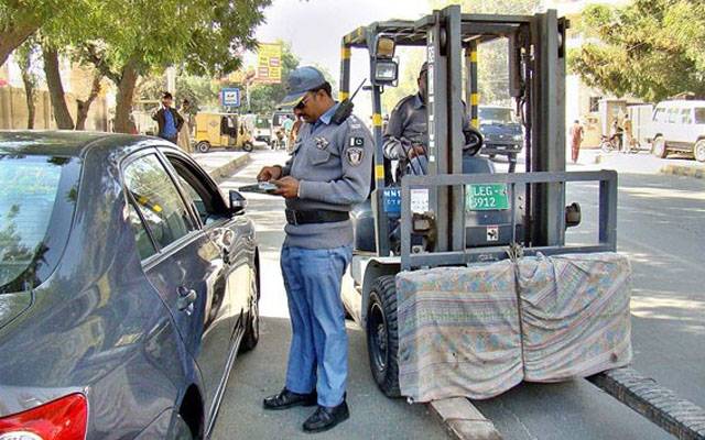 لاہور ٹریفک پولیس متحرک، 86 ای چالان نادہندہ گاڑی کو دھر لیاگیا