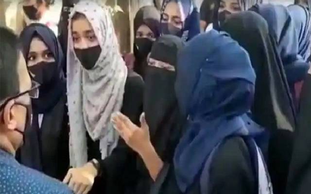Indian teachers suspended for giving permission to take exams students in veil