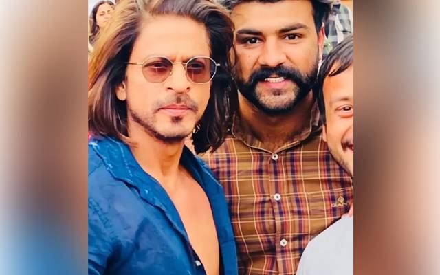 Shah rukh khan,selfies,in spain