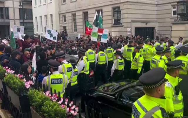 PTI and PML-N workers came face to face