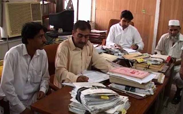 درجہ چہارم کے سرکاری ملازمین کو فارغ کرنے کا فیصلہ