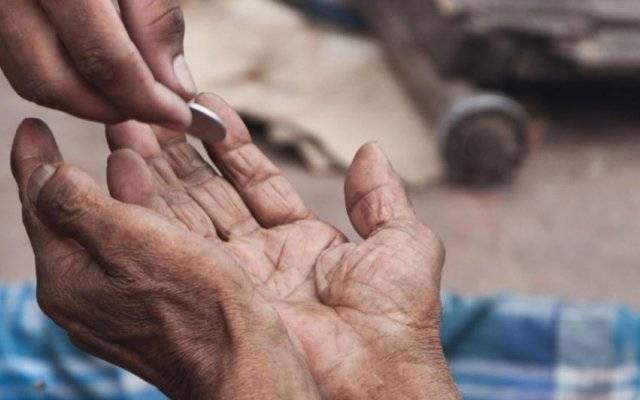 عمررسیدہ خاتون نےبھیک میں جمع ہونے والی بڑی رقم عطیہ کر دی