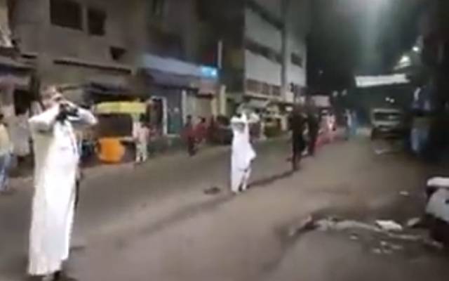 indian muslims call azan on road