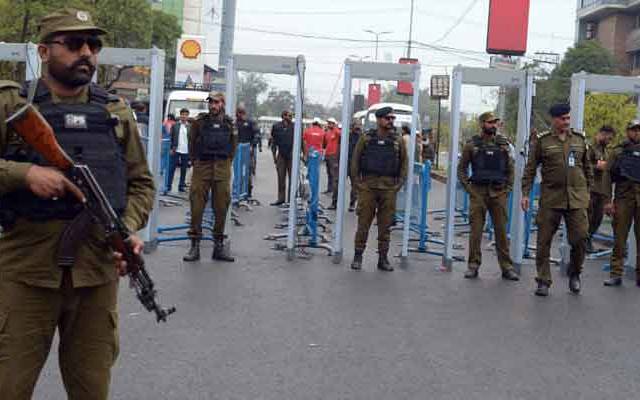 پنجاب میں نیا آئینی بحران، گورنر ہاؤس جانے والے راستے سیل, سکیورٹی ہائی الرٹ