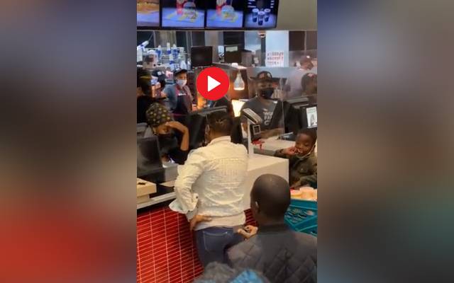 Man proposed,women in crowed,video viral