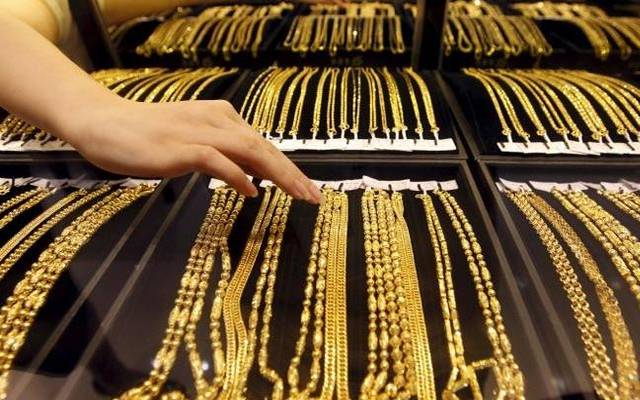 سونے کے بھاؤ میں اچانک بڑی کمی؛ فی تولہ کتنے کا ہوگیا؟