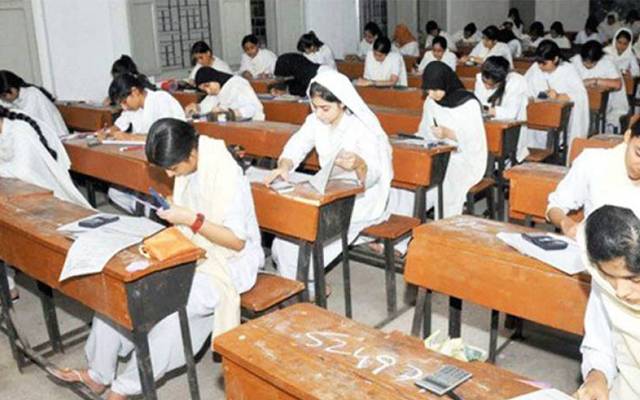 پیپر آوٹ آف کورس، طلباء نے بڑامطالبہ کردیا