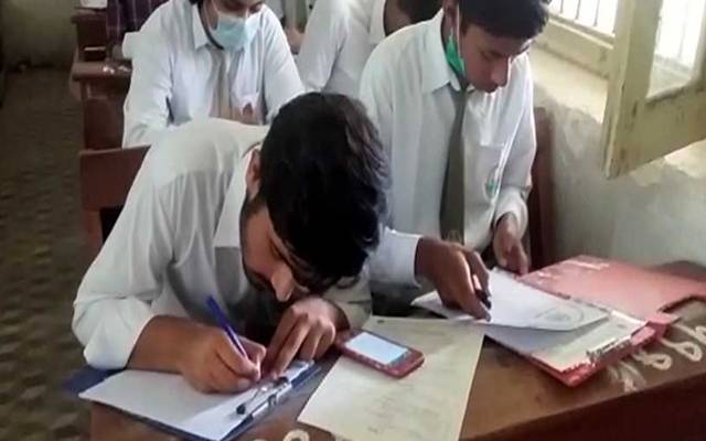 میٹرک جماعت کے ریاضی کا پرچہ وقت سے پہلے آؤٹ