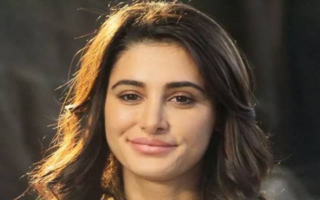 Nargis fakhri,fall from cycle