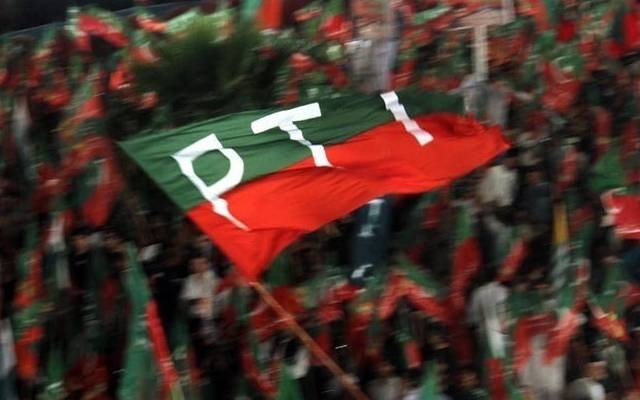 سپریم کورٹ کے وکلا سمیت پی ٹی آئی رہنماؤں کا اجلاس؛ حکومت کو اہم پیغام